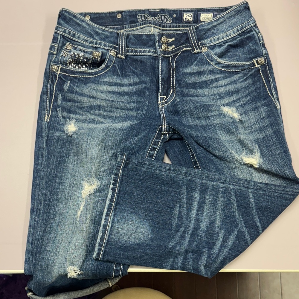 Miss Me Blue Boyfriend Jeans Capris with Vintage Fading. Size 29